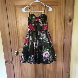 ❌SOLD❌3/$20 Olive green strapless dress